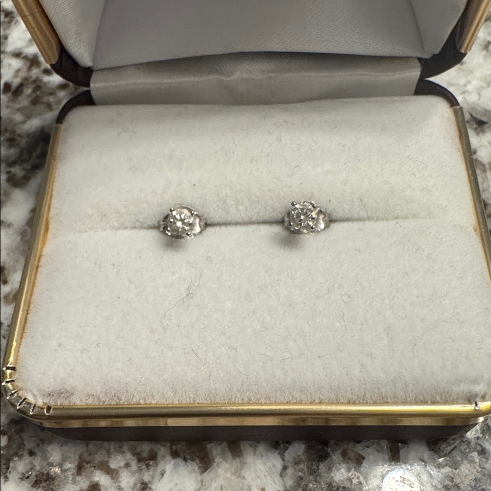 Elegant White Gold Stud Earrings